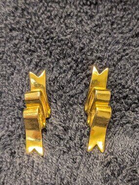 Vintage AVON Festive Ribbon Goldtone Pierced Earrings Holiday Bow Earrings